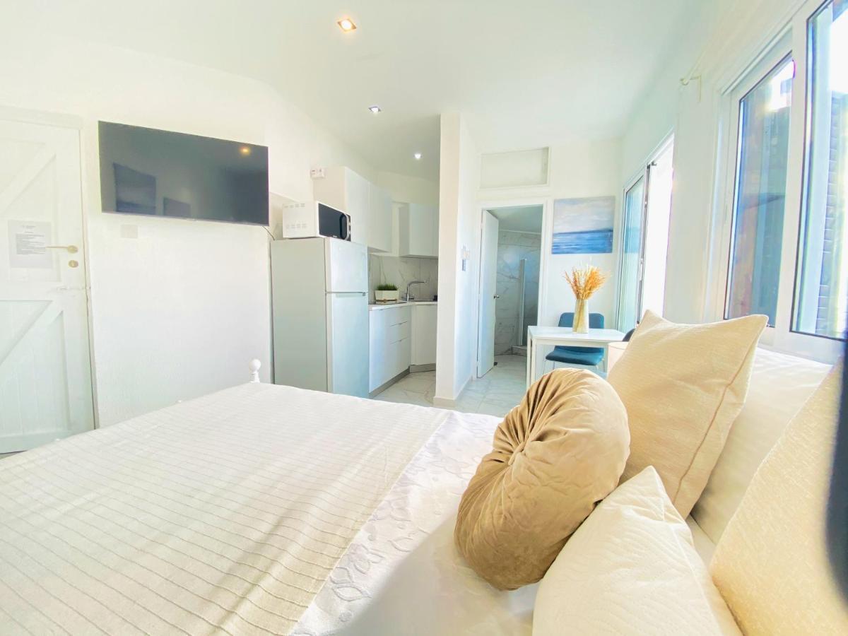 Phaedrus Living : Luxury Flat Lighthouse 75 Apartment Пафос Екстериор снимка