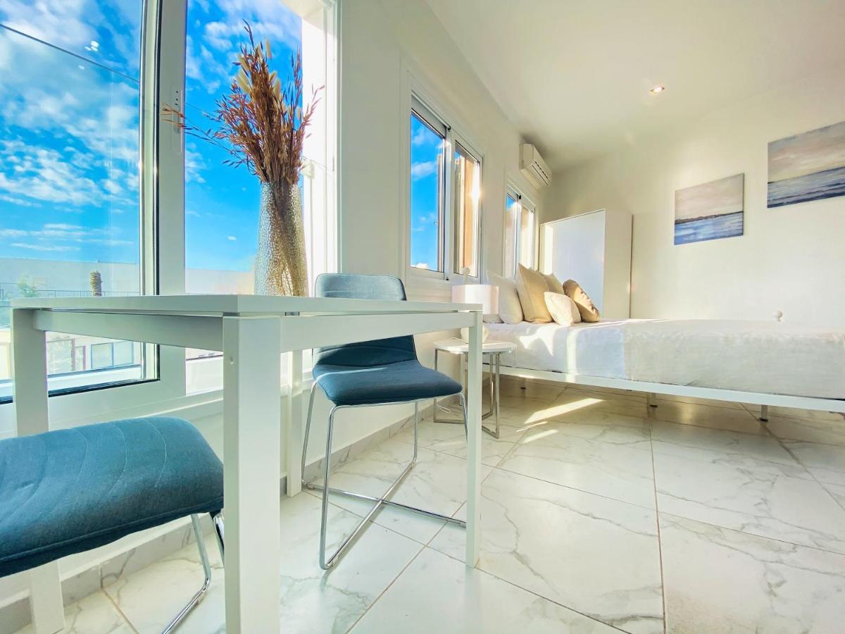 Phaedrus Living : Luxury Flat Lighthouse 75 Apartment Пафос Екстериор снимка